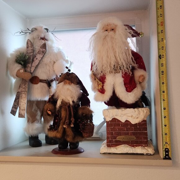 Santa Figurine holding bag of toys - Old World Collection - Picture 8 of 8